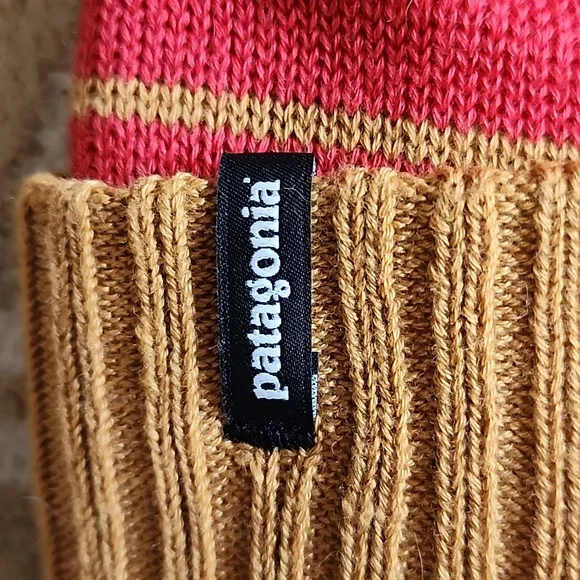 Patagonia Powder Town Beanie NWT - Picture 3 of 5